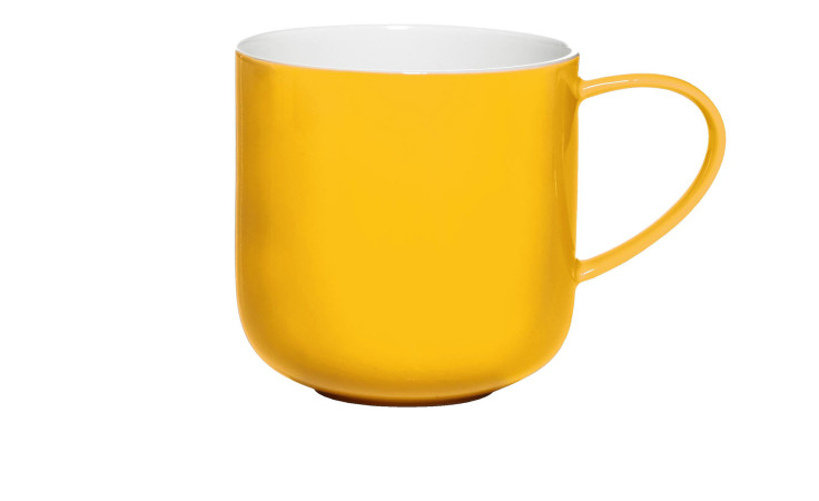 Der ASA Selection Henkelbecher Coppa 400 ml, Höhe 8 cm, ist ein schlichter gelber Porzellanbecher mit Henkel auf weißem Grund.