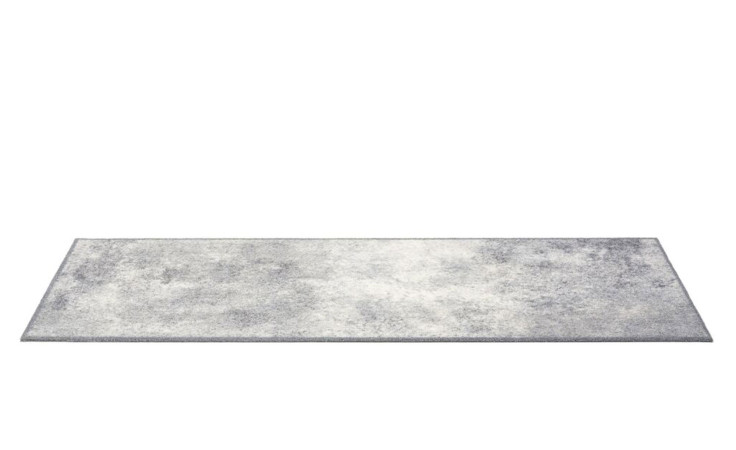 Die Astra Fußmatte Miabella 50 x 150 cm ist ein weicher Polyamid-Teppich mit einer wolkigen grauen Struktur auf weißem Hintergrund.