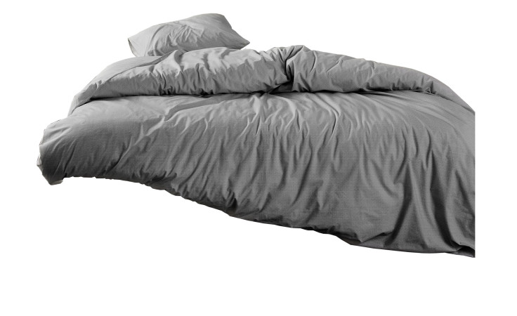 Essenza Bettwäsche Jule 135x200 cm in Grau mit Kissenbezug und Decke, ungemacht auf weißem Hintergrund.