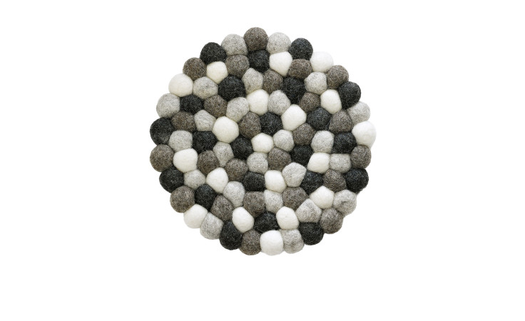 Untersetzer Lana aus Schafwolle, 21 cm Ø, grau-schwarz-weiße Filzkugeln kreisförmig arrangiert.