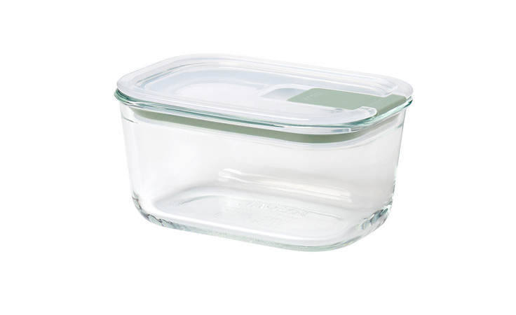 Die Mepal Frischhaltedose Easyclip 450 ml ist ein rechteckiger Glasbehälter mit einem klaren Kunststoffdeckel auf weißem Grund.