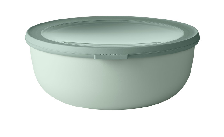 Die Mepal Multischüssel Cirqula 2250 ml in hellgrün mit Deckel ist auf einem weißen Hintergrund abgebildet.