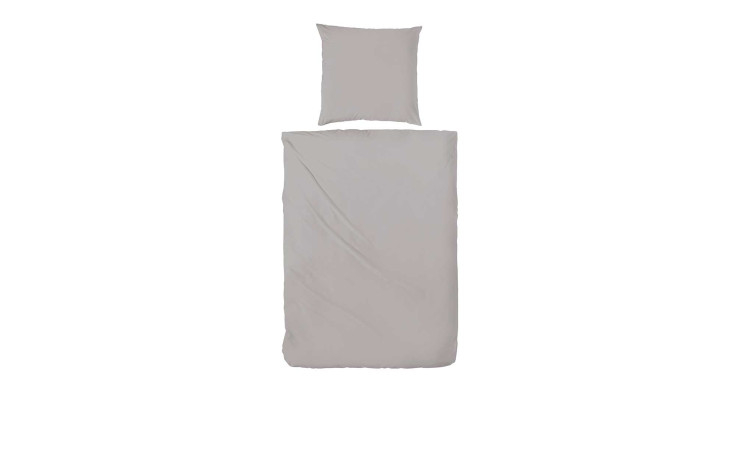 Eine hellgraue Renforce-Bettwäsche Stone Washed 135 x 200 cm mit Kopfkissenbezug, sauber arrangiert auf weißem Hintergrund.