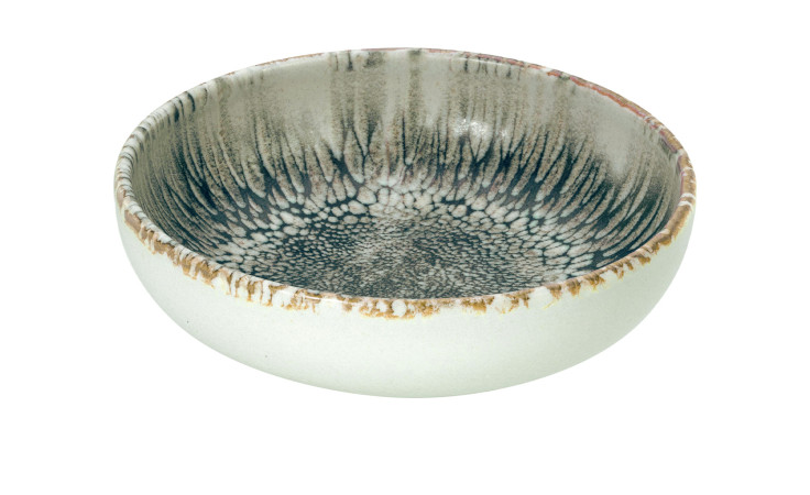 Die Creatable Dipschale Uno 12 cm ist eine runde Schale aus Steinzeug mit einer gesprenkelten graubraunen Innenseite und einer glatten weißen Außenseite.