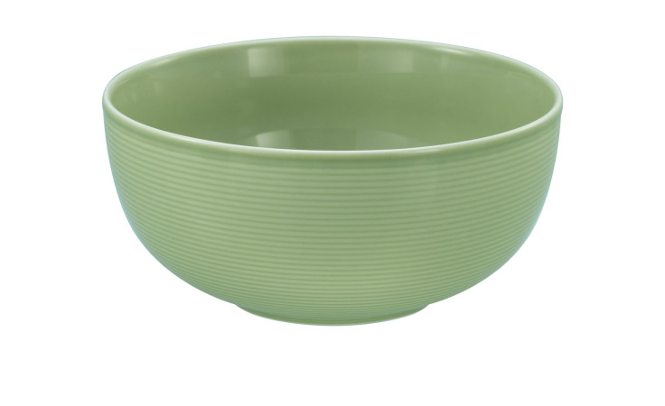 Die Creatable Buddha Bowl Session 16 cm aus hellgrünem, geripptem Porzellan ist auf weißem Grund abgebildet.