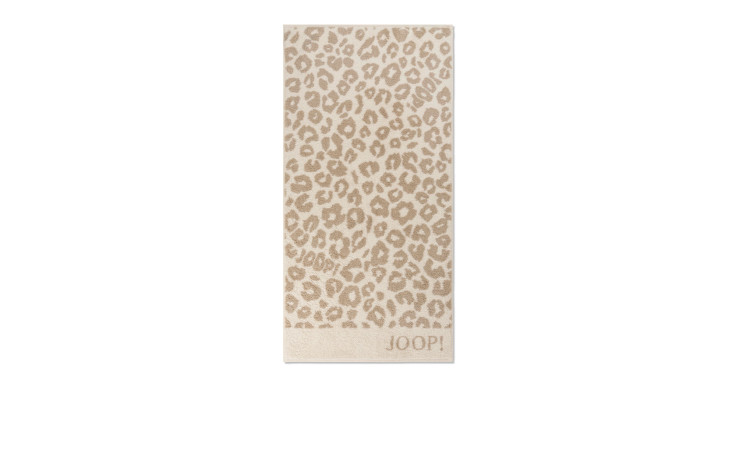 JOOP! Handtuch Leo 50x100 cm, beige mit Leopardenmuster und Logo am Rand, auf weißem Hintergrund.