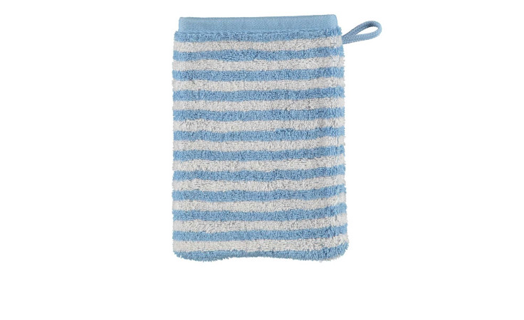 Ein blau-weiß gestreifter Cawö Waschhandschuh Campus 16 x 22 cm mit Aufhängeschlaufe auf sauberem weißen Hintergrund.