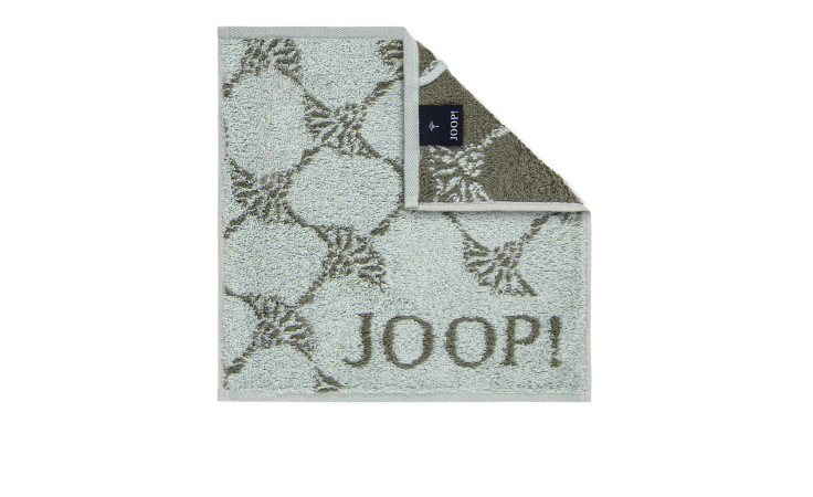 Ein hellgraues JOOP! Seiftuch Classic Cornflower 30x30 cm mit einem erhabenen floralen Muster; eine Ecke ist gefaltet.