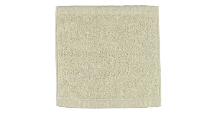 Ein beigefarbenes, 30 x 30 cm großes, quadratisches Cawö Seiftuch Lifestyle, das flach auf einen weißen Hintergrund gelegt wurde.