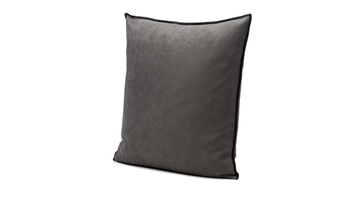 Die Kissenhülle Dali 40x40 cm von Ambiente Trendlife in Anthrazit mit schwarzem Rand ruht schräg auf weißem Untergrund.