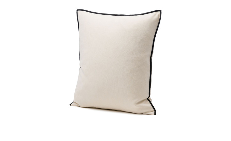Die Ambiente Trendlife Kissenhülle Dali 40x40 cm in beige mit schwarzer Paspel, abgebildet auf weißem Grund.