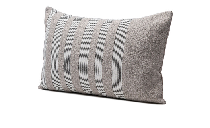 Ambiente Trendlife Kissenhülle Castellan 35x55 cm, beige mit weißen und steinbraunen Streifen auf weißem Grund.