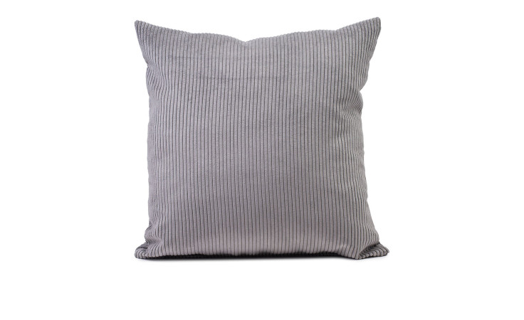 Ein graues Ambiente Trendlife Kissen Capri 45x45 cm steht aufrecht vor einem weißen Hintergrund.