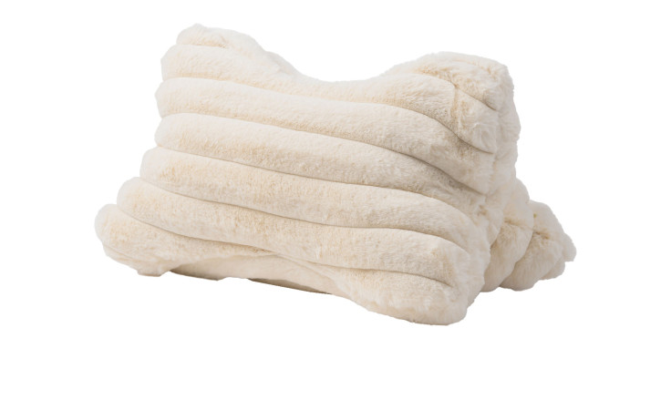 Das Lesekissen Vito 40 x 25 cm von Ambiente Trendlife zeichnet sich durch Kunstfaser und horizontale Rillen auf Weiß aus.