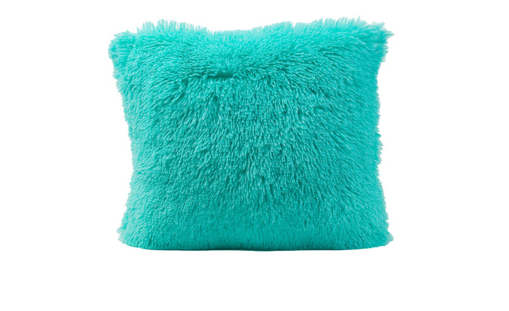 Das Kissen Crazy 45 x 45 cm von Ambiente Trendlife ist ein quadratisches, flauschiges Türkis-Zottel-Kissen aus Synthetikfaser.