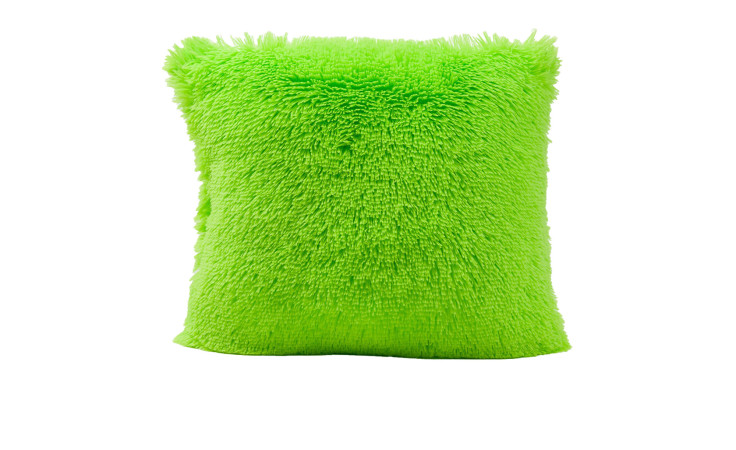 Kissen Crazy 45 x 45 cm von Ambiente Trendlife: hellgrün, zottelige Synthetikfaser, flauschiges quadratisches Kissen.