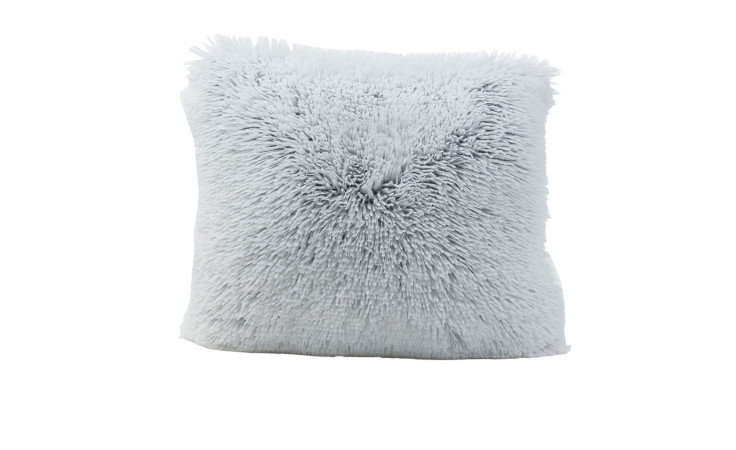 Ambiente Trendlife Kissen Crazy 60x60 cm: hellgraues, quadratisches, zotteliges Synthetikfaser-Kissen auf unifarbenem weißem Untergrund.