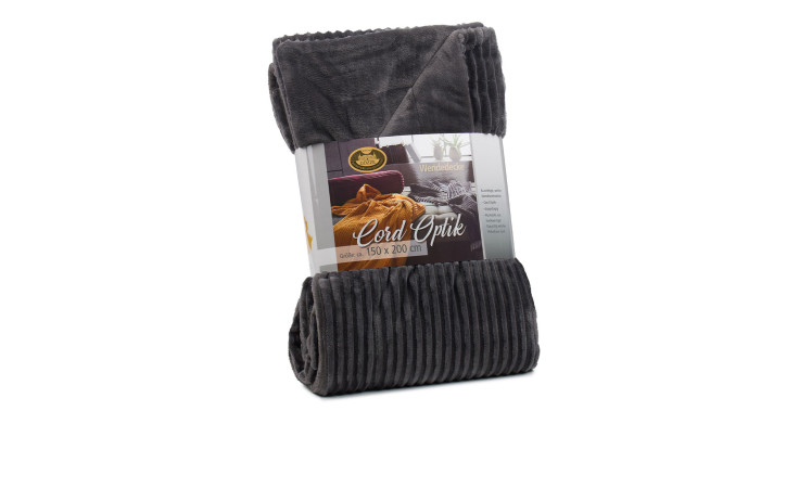 Eine gefaltete Gözze Wohndecke Cord 150 x 200 cm mit Etikett, aufrecht stehend auf weißem Hintergrund.