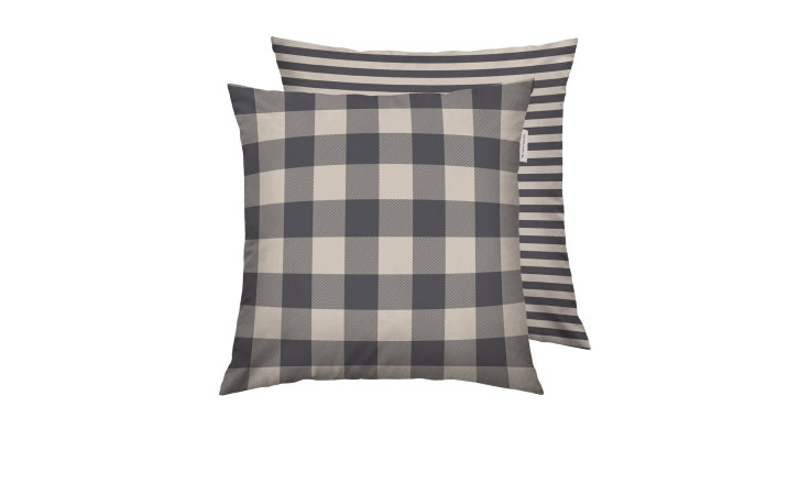 Zwei TOM TAILOR Flanell-Kissenhüllen 40x40 cm: einmal anthrazit kariert, einmal passend gestreift, auf weißem Grund.