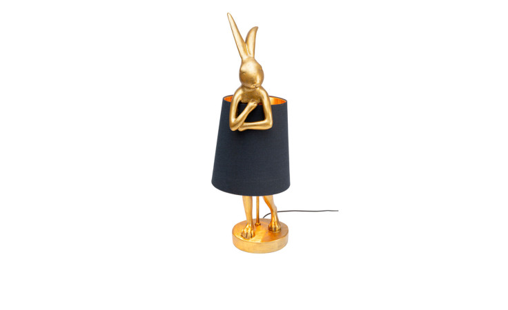 Die Kare Tischleuchte Animal Rabbit ist eine goldene Polyresin-Lampe mit einem schwarzen Leinenschirm und einem runden goldenen Sockel.