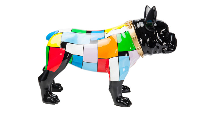Die Kare Deko-Figur Bulldogge Colore ist ein farbenfrohes Dekostück aus Keramik mit einem goldverzierten Halsband für stilvolles Flair.
