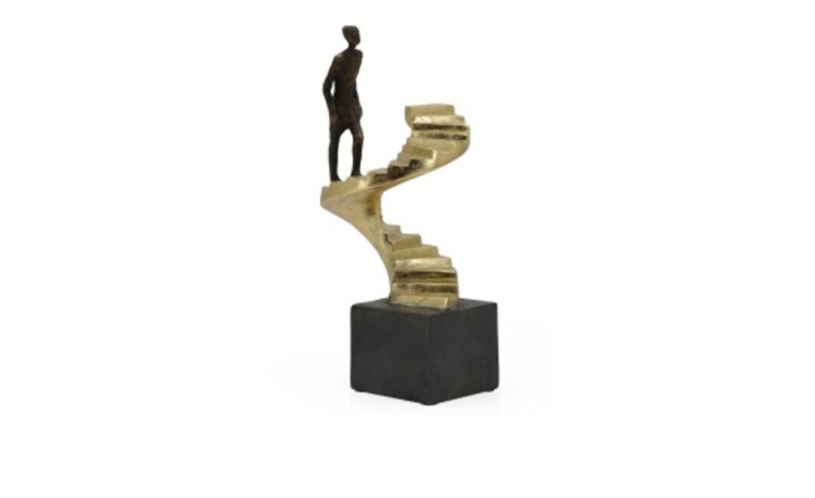 Kare Deko-Objekt Stairway One: Bronze & goldfarbene Figur auf Wendeltreppe, einzigartiges Dekor auf schwarzem Sockel.