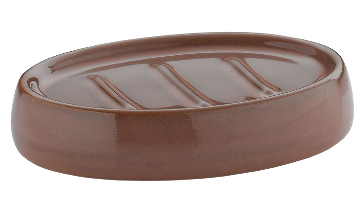 Seifenschale Liana aus brauner Keramik mit drei Rillen, auf weißem Hintergrund abgebildet.