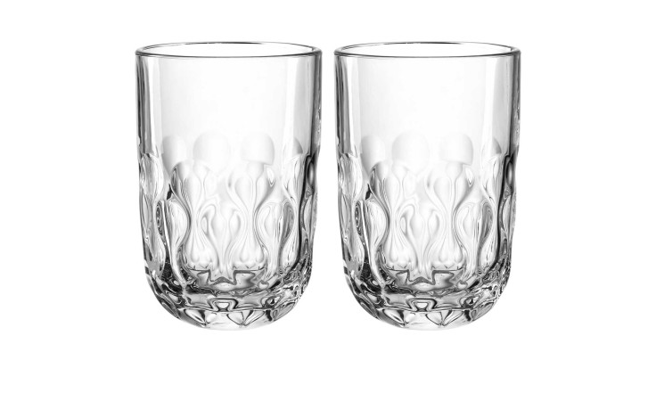 Zwei Leonardo Latte-Macchiatoglas Gocce 280ml Becher stehen nebeneinander auf einem weißen Hintergrund.