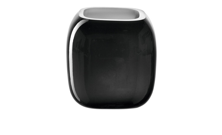 Die Leonardo Vase Milano 9,3 cm ist eine glänzende graue Glasvase, quadratisch mit abgerundeten Kanten, die auf einem weißen Hintergrund abgebildet ist.