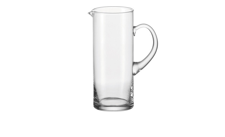 Der Leonardo Krug Ciao V.I.P. 800 ml Glaskrug mit Henkel und Ausguss auf weißem Grund.