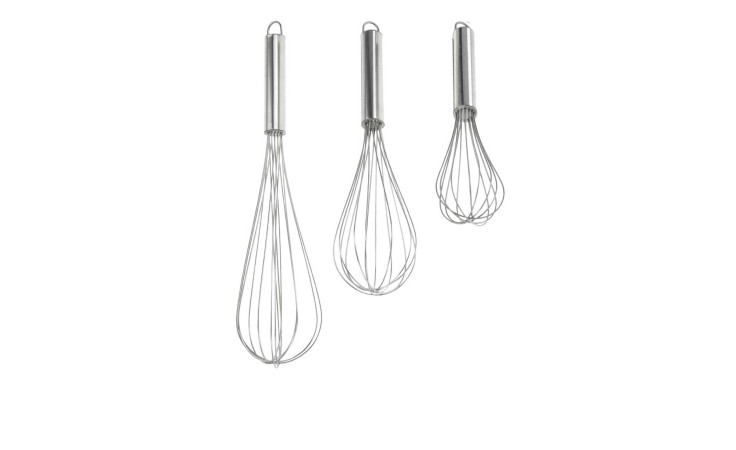 Das Schneebesen Set 3tlg. enthält drei silberne Metallbesen mit Edelstahlgriffen auf weißem Grund.