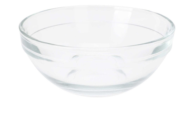 Die Glasschale 10 cm ist perfekt als Zubehör oder Dekoration auf weißem Hintergrund geeignet.