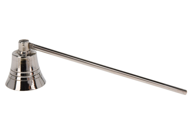 Der Kerzenlöscher 23 cm ist ein silberner Aluminium-Kerzenlöscher mit langem Stiel, perfekt für die Dekoration.