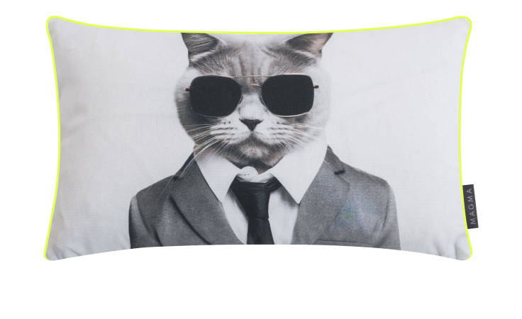 Kissenhülle Funny 30x50 cm mit Katze in Anzug, Krawatte & Sonnenbrille auf weiß, gelbe Paspel, weiche Naturfaser.