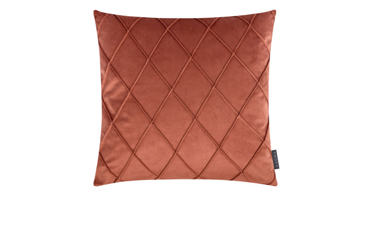 Kissenhülle Nobless 50 x 50 cm aus Samt in Terracotta, Rautensteppung, rechteckig, vor weißem Hintergrund fotografiert.