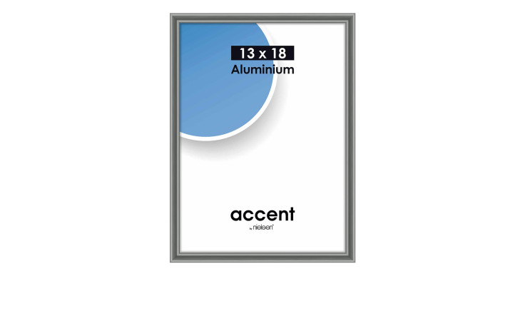 Bilderrahmen Accent 13 x 18 cm mit einem sthalgrauen Aluminiumrahmen und transparentem Glas.