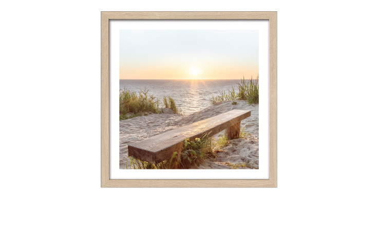 Das Pro-Art Rahmenbild Nordic Beach Atmosphere 33 x 33 cm zeigt Dünen, Gras, Meer und Glas bei Sonnenuntergang.