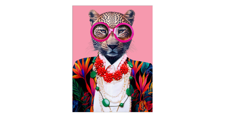 Pro-Art Glasbild Cat with Glasses 60x80 cm zeigt eine Katze mit Brille, Jackett und Ketten vor pinkem Hintergrund.