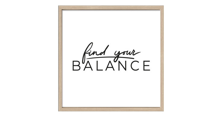Das Pro-Art Rahmenbild Find Your Balance 28x28 cm zeigt schwarzen Text auf weißem Grund mit einem holzfarbenen Rahmen.