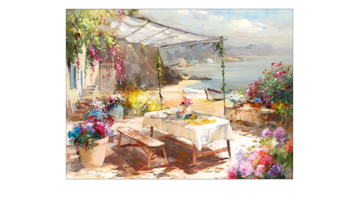 Eine sonnenbeschienene Terrasse mit der Leinwand "Whisper Of Summer" von Pro-Art blickt auf das Meer, umgeben von Blumen und Grün.