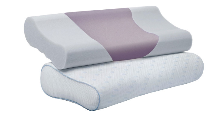 Zwei Paradies reVita Ergonomic 40x80 cm Kissen: eines mit lila-weißem, eines mit weiß gepunktetem Bezug.