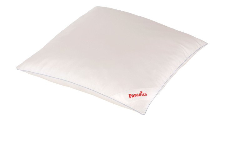 Kissen Softy Cool Comfort 80x80 cm von Paradies mit Polyesterfüllung, rotem Logo und weißem Bezug.