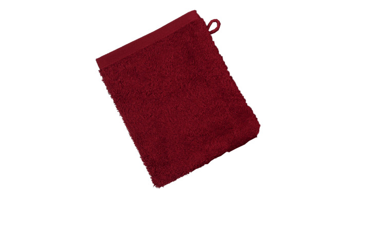 Ein gefalteter roter Ross Waschhandschuh Vita 16 x 21 cm mit einer kleinen Aufhängeschlaufe, isoliert auf weißem Hintergrund.