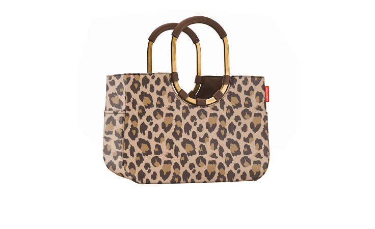 Reisenthel Einkaufstasche Loopshopper L in Leo Macchiato mit rundem Aluminiumgriff und Seitentasche auf weißem Grund.