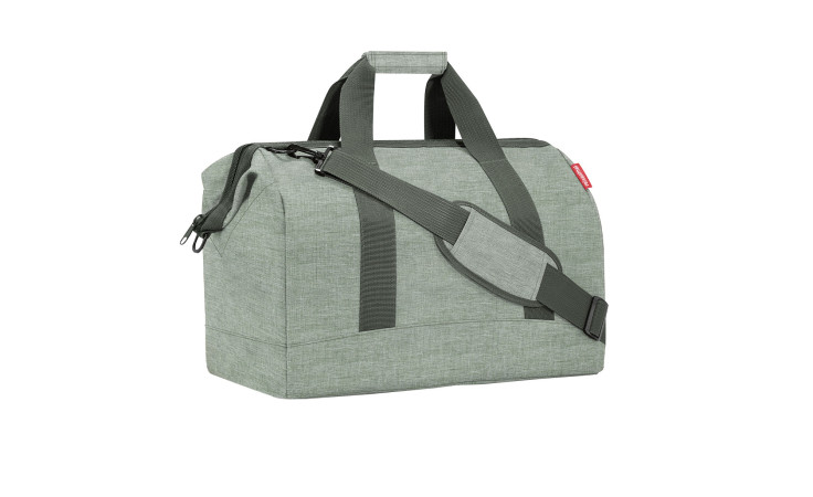 Hellgraue Reisenthel Reisetasche Allrounder L mit schwarzen Griffen, verstellbarem Gurt und hochwertigem Polyestergewebe.