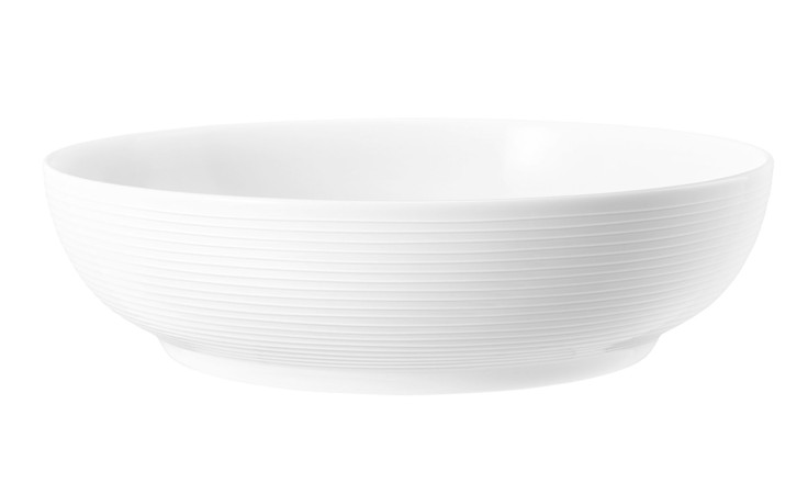 Die Seltmann Foodbowl Schüssel Beat, 25 cm, einfarbig weiß mit dezenten Rillen, auf weißem Hintergrund.