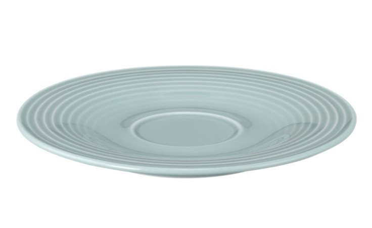 Die Seltmann Kombi Untertasse Beat Arktisblau ist eine 13,5 cm große runde Untertasse mit Rillen und einer zentralen Einbuchtung.