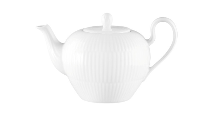Die Seltmann Teekanne Amina 750 ml verfügt über einen geschwungenen Henkel und Deckel, ideal für Dekorationen auf weißem Hintergrund.