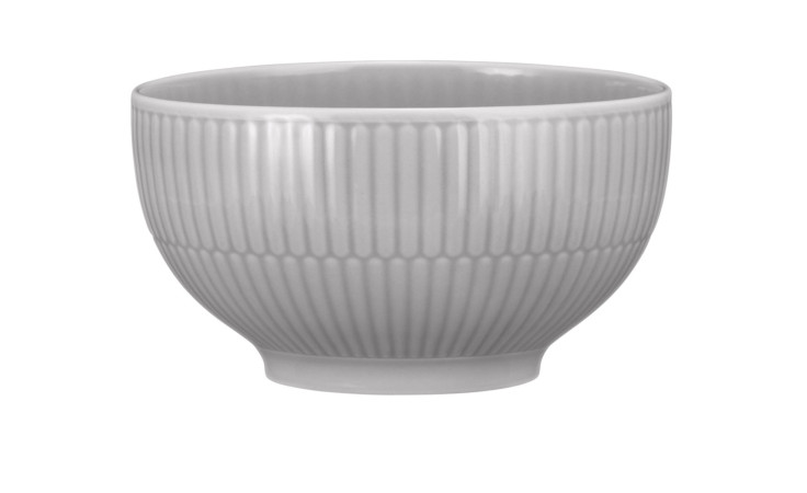 Die Seltmann Cafe au lait Schale Amina 0.500 ml Grau zeichnet sich durch vertikale Rillen und ein modernes, sanft geschwungenes Design aus.