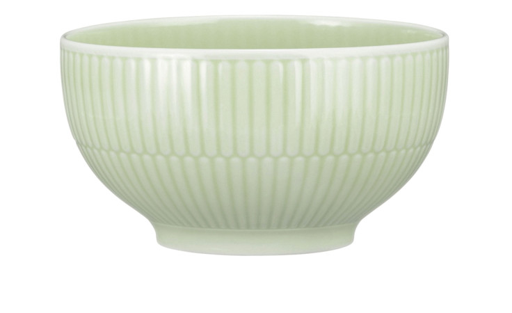 Die Schale Amina 12,9 cm von Seltmann ist eine grüne Porzellanschale mit vertikalen Rillen - ideal zum Dekorieren.